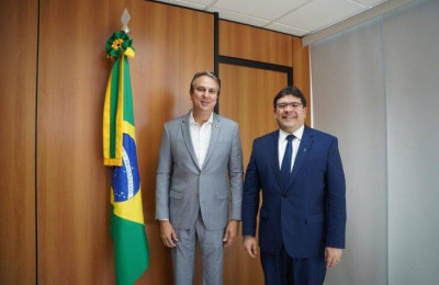 Governador e ministro assinam a adesão do Piauí a programas do MEC